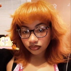 Meet your Posher, Alexia